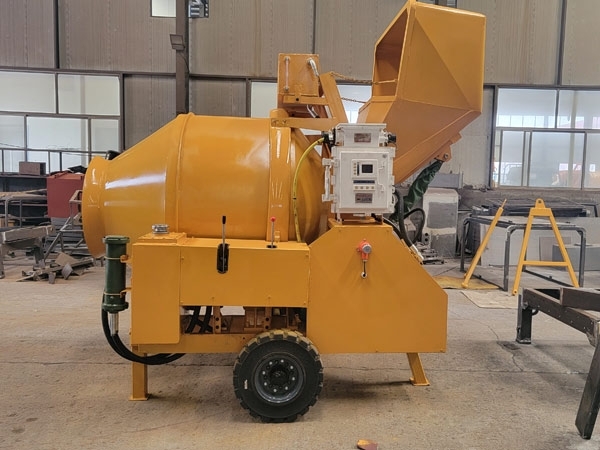 礦用濕噴臺車，礦用混凝土泵，礦用攪拌機發貨